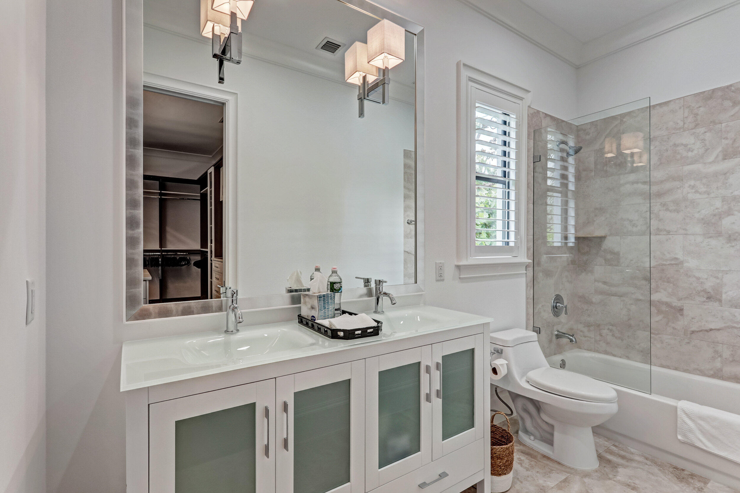 LITTLE RANCHES IN - Residential