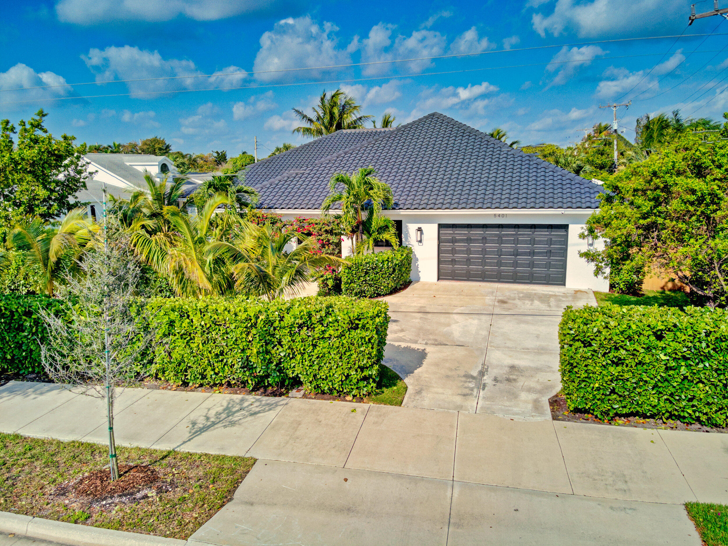 LITTLE RANCHES IN - Residential