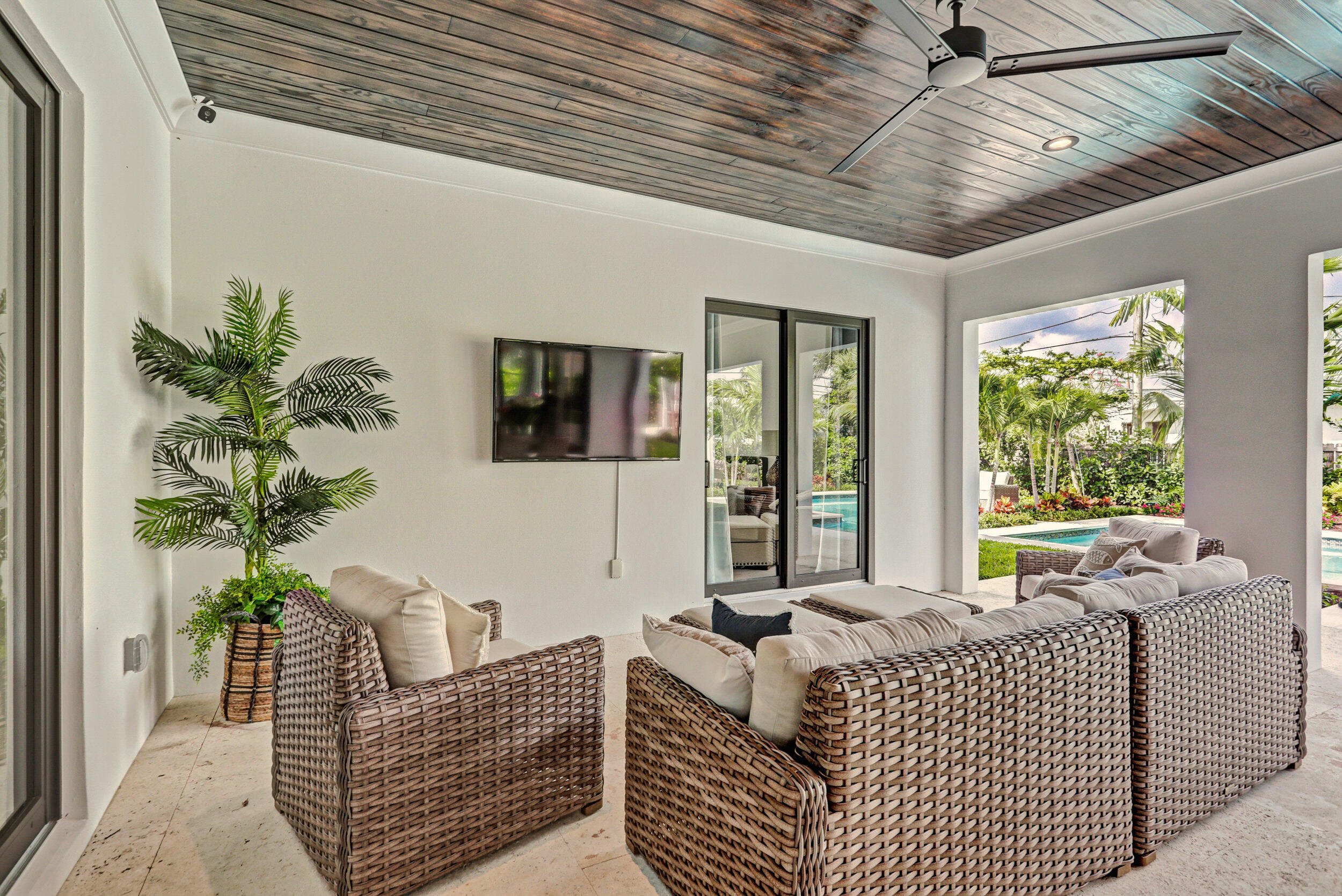 LITTLE RANCHES IN - Residential