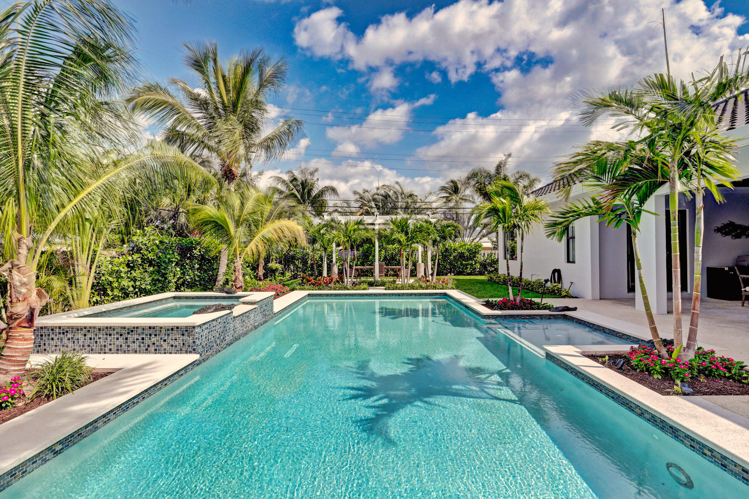 LITTLE RANCHES IN - Residential