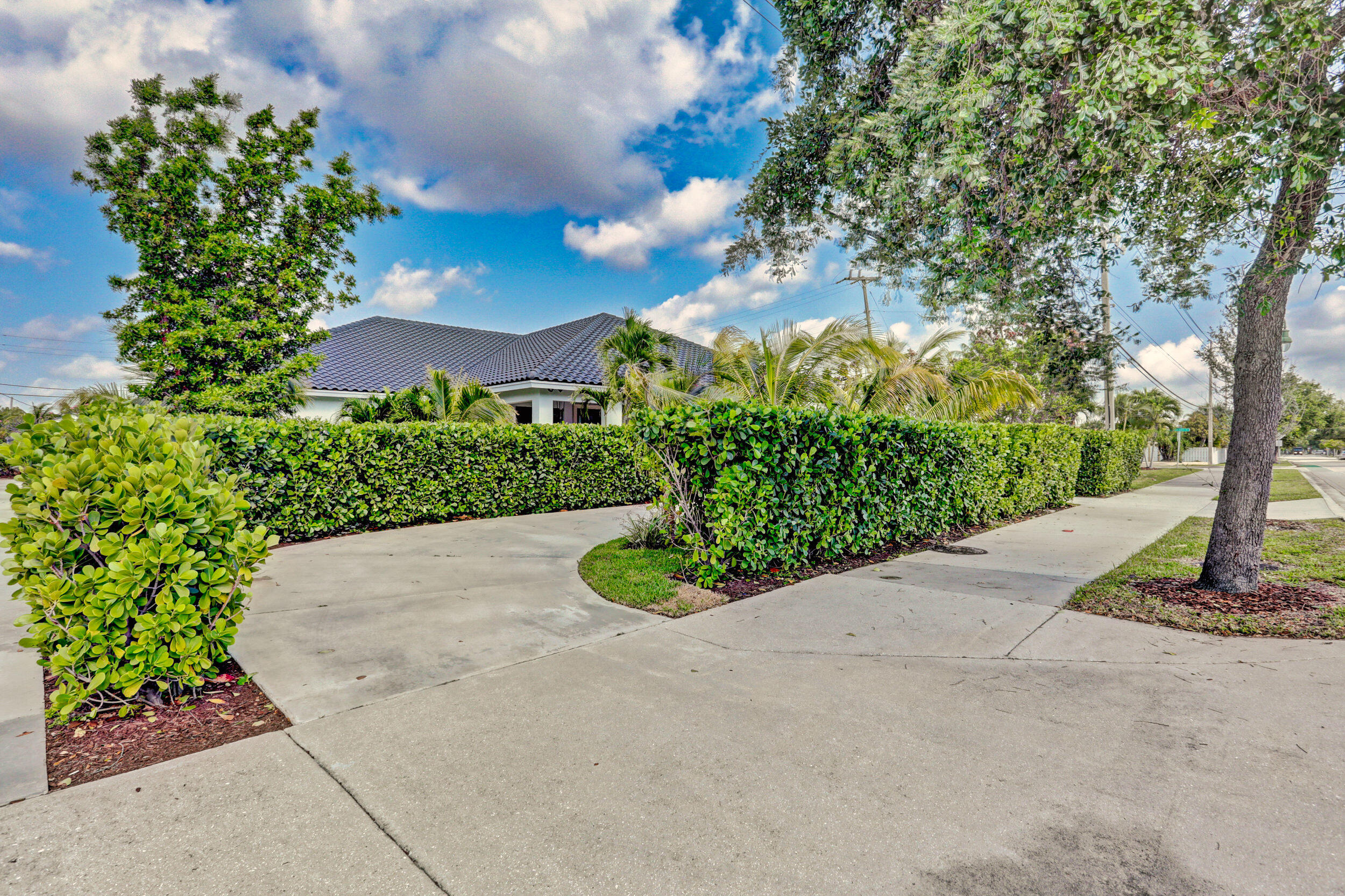 LITTLE RANCHES IN - Residential