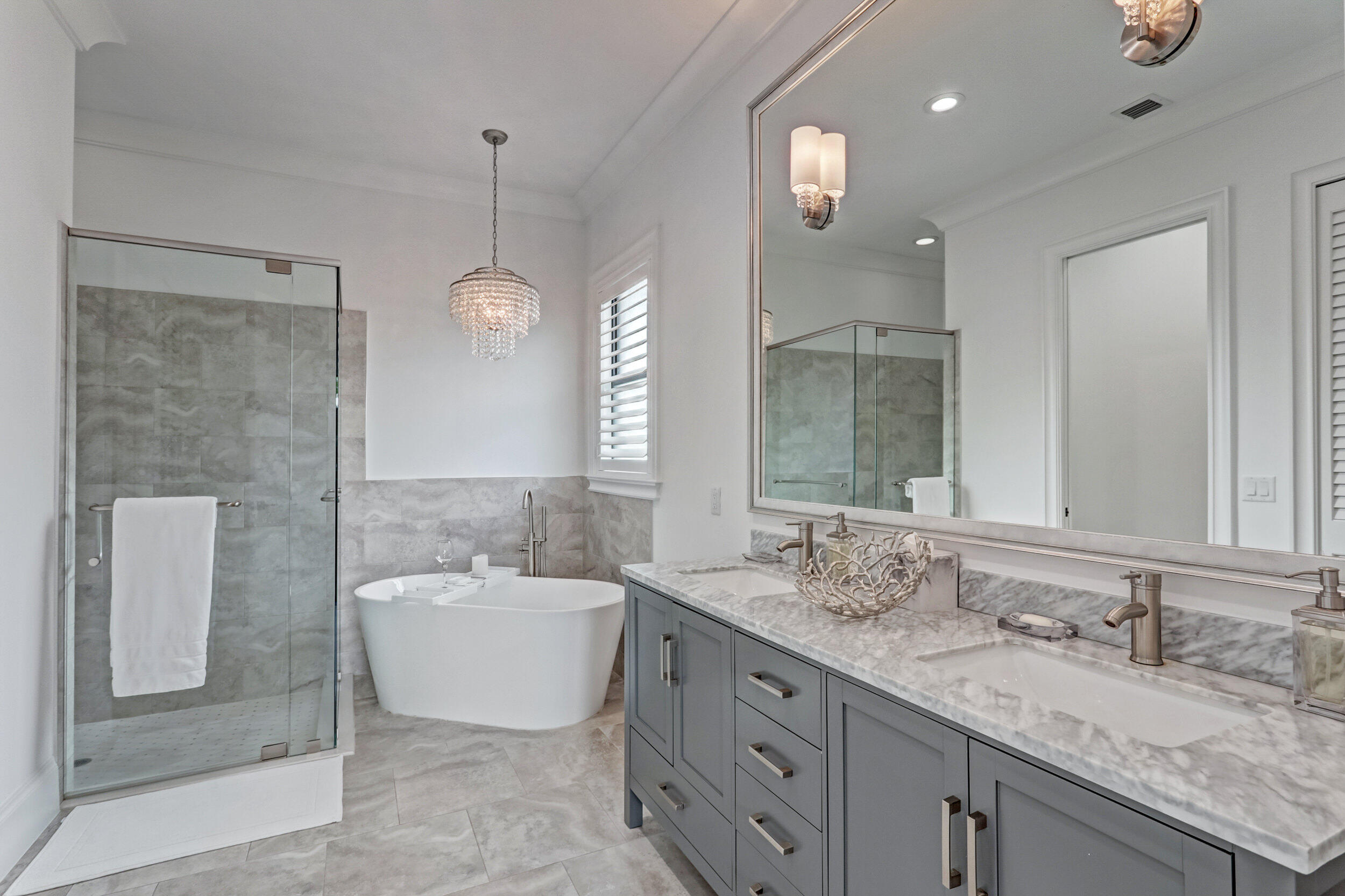 LITTLE RANCHES IN - Residential