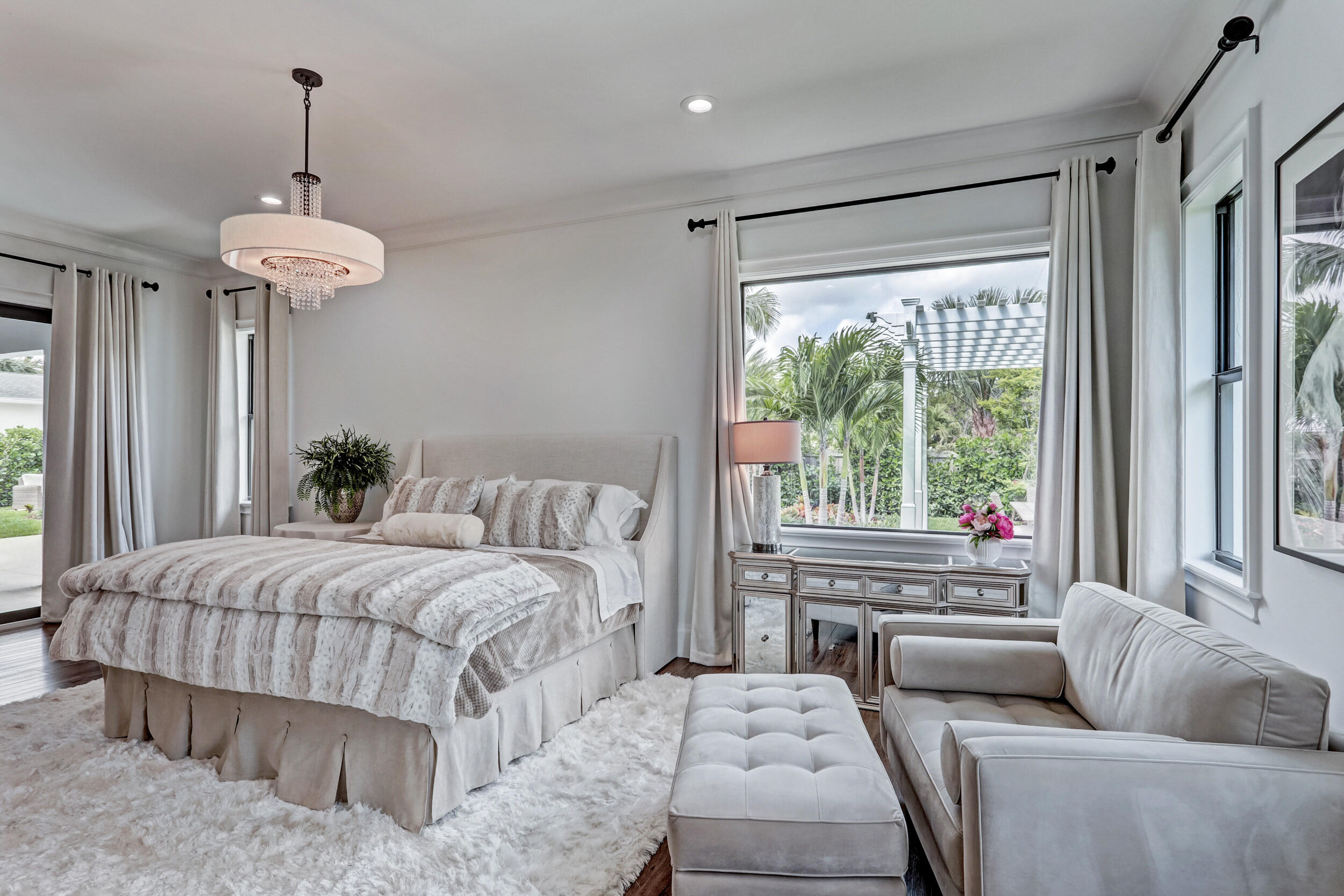 LITTLE RANCHES IN - Residential