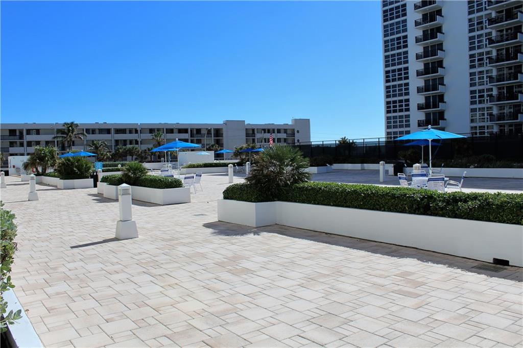 SILVER THATCH - Residential