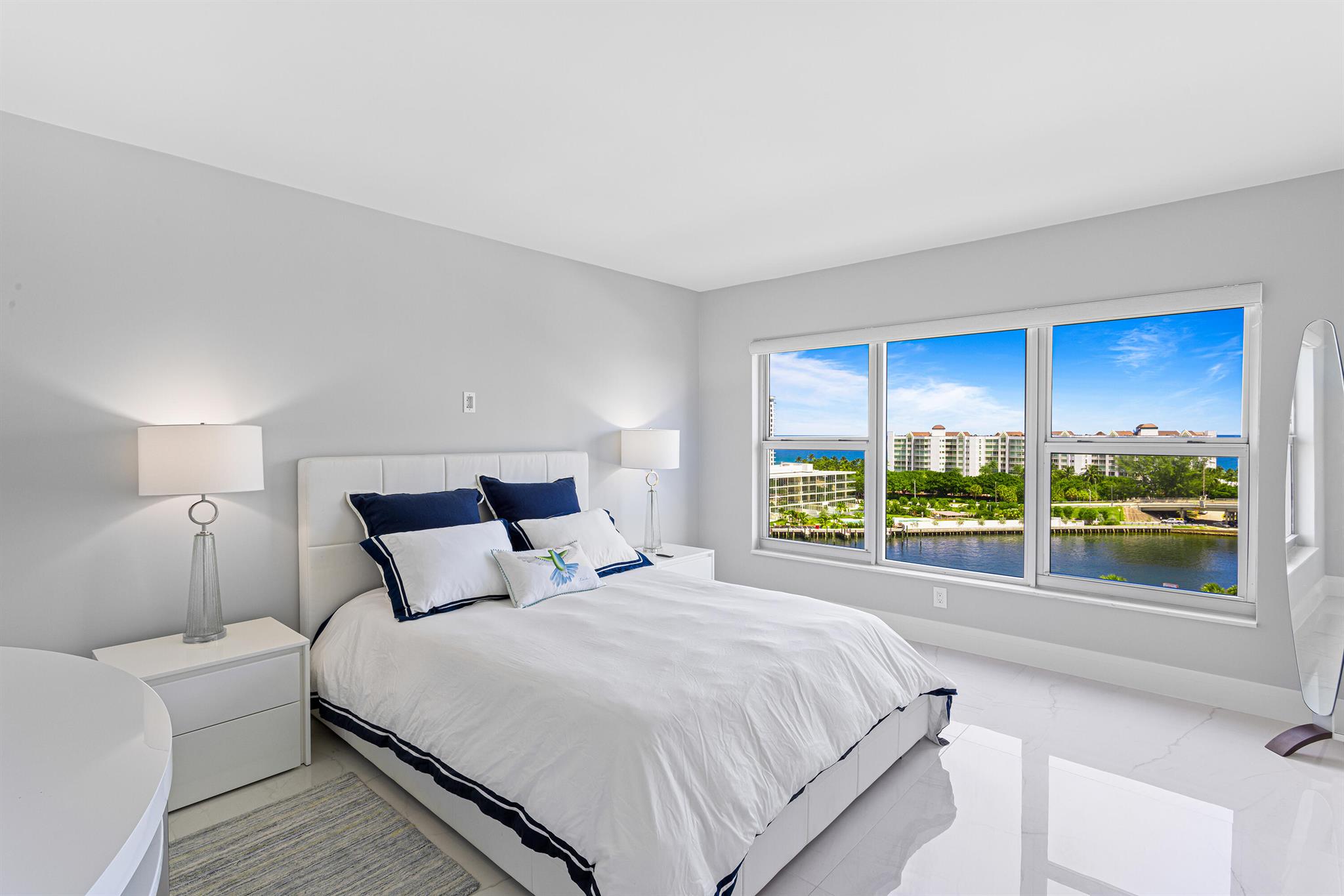 LAKE HOUSE SOUTH - Residential