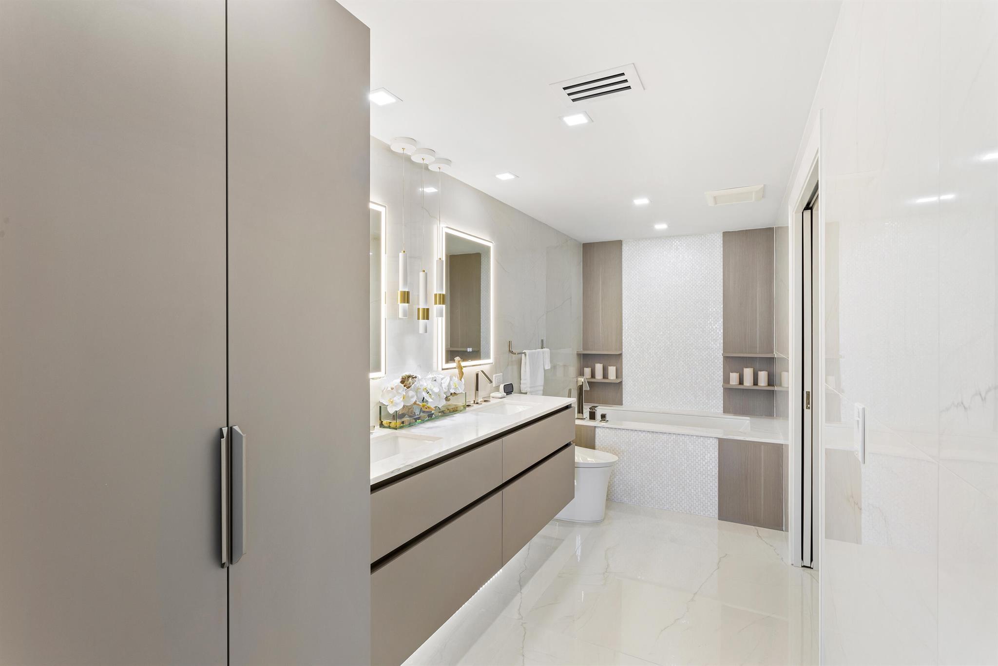 LAKE HOUSE SOUTH - Residential