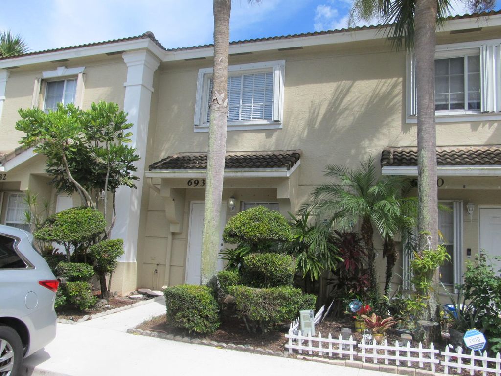 Photo of 6936 Crooked Fence Drive Dr, Lake Worth Beach, FL 33467 (MLS # R10814204)