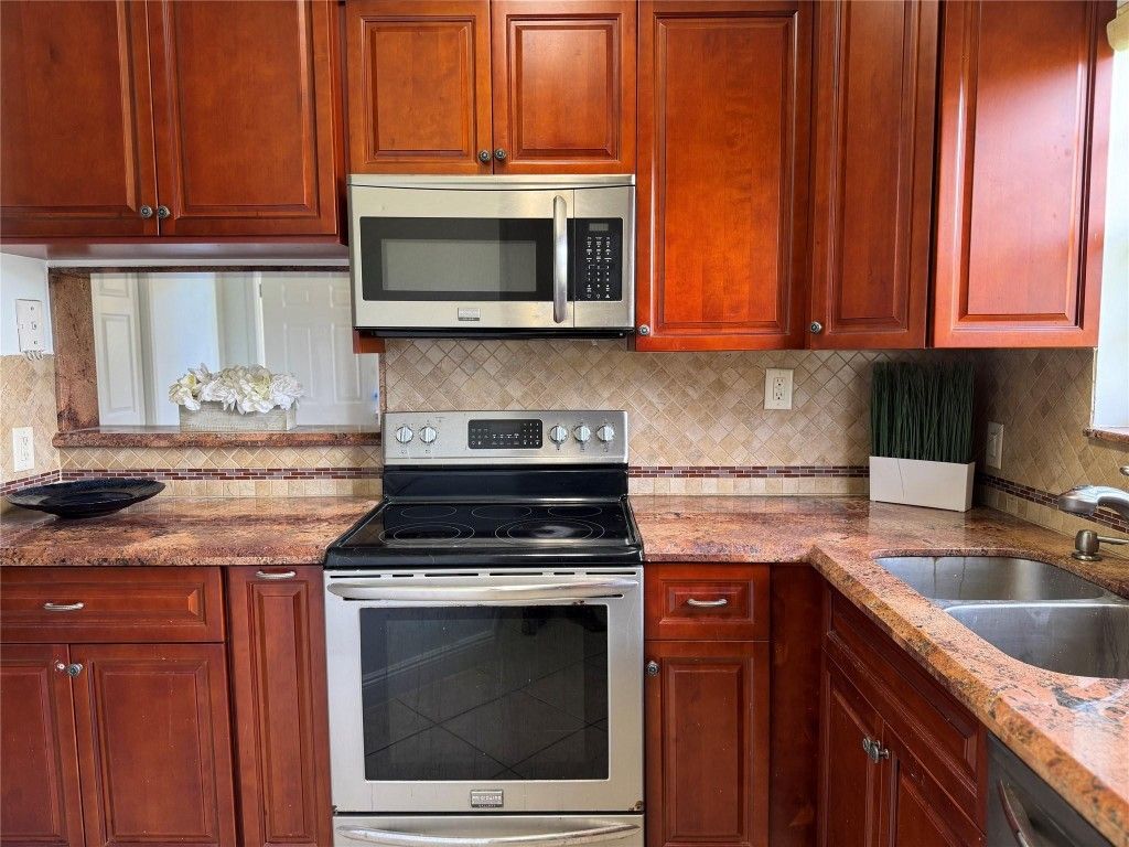 Photo of 800 Cypress Park Way #O, Pompano Beach, FL 33064 (MLS # F10511319)