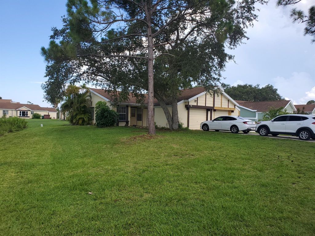 Photo of 1601 SE Kestwick Court, Port St Lucie, FL 34952 (MLS # R10898960)