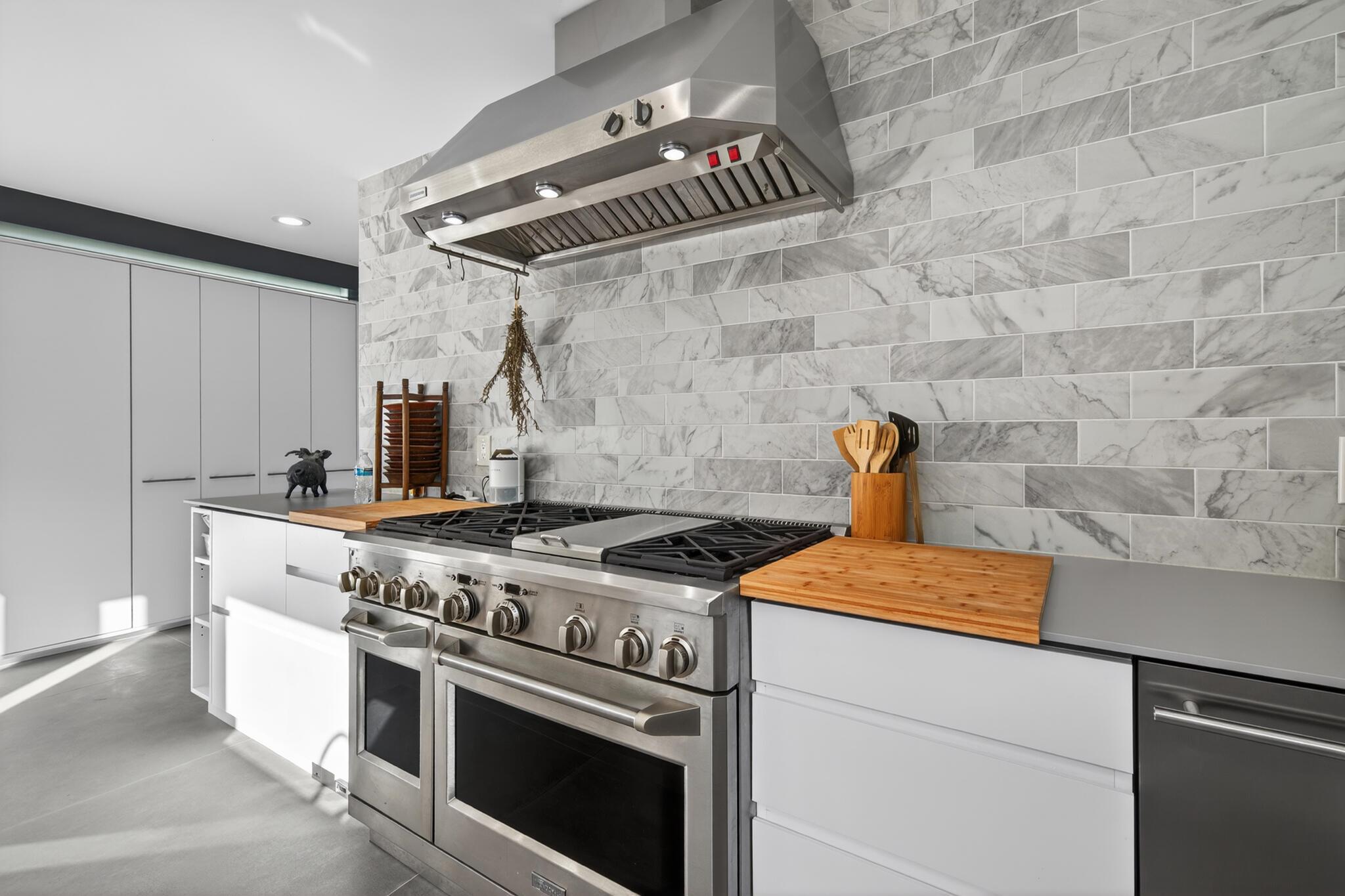 ADAMS HOUSE - Residential