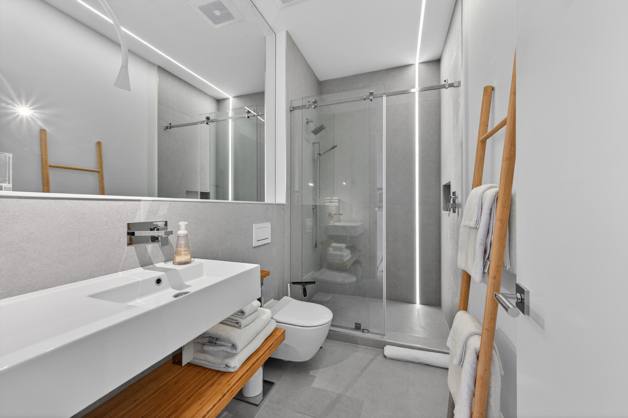 ADAMS HOUSE - Residential