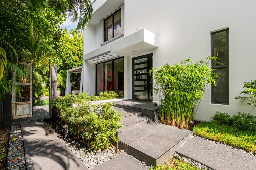 Photo of 423 Chilean Avenue, Palm Beach, FL 33480 (MLS # R11143496)