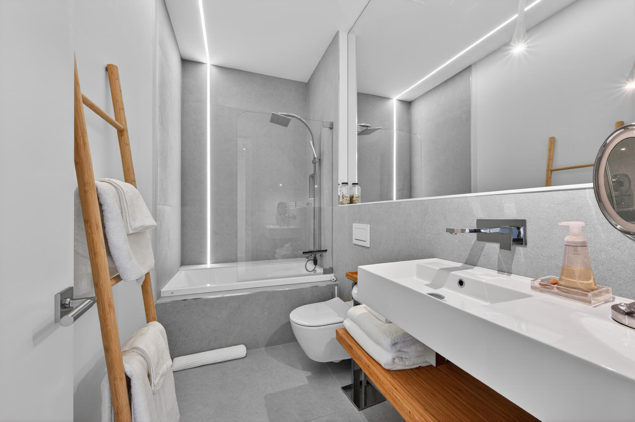 ADAMS HOUSE - Residential