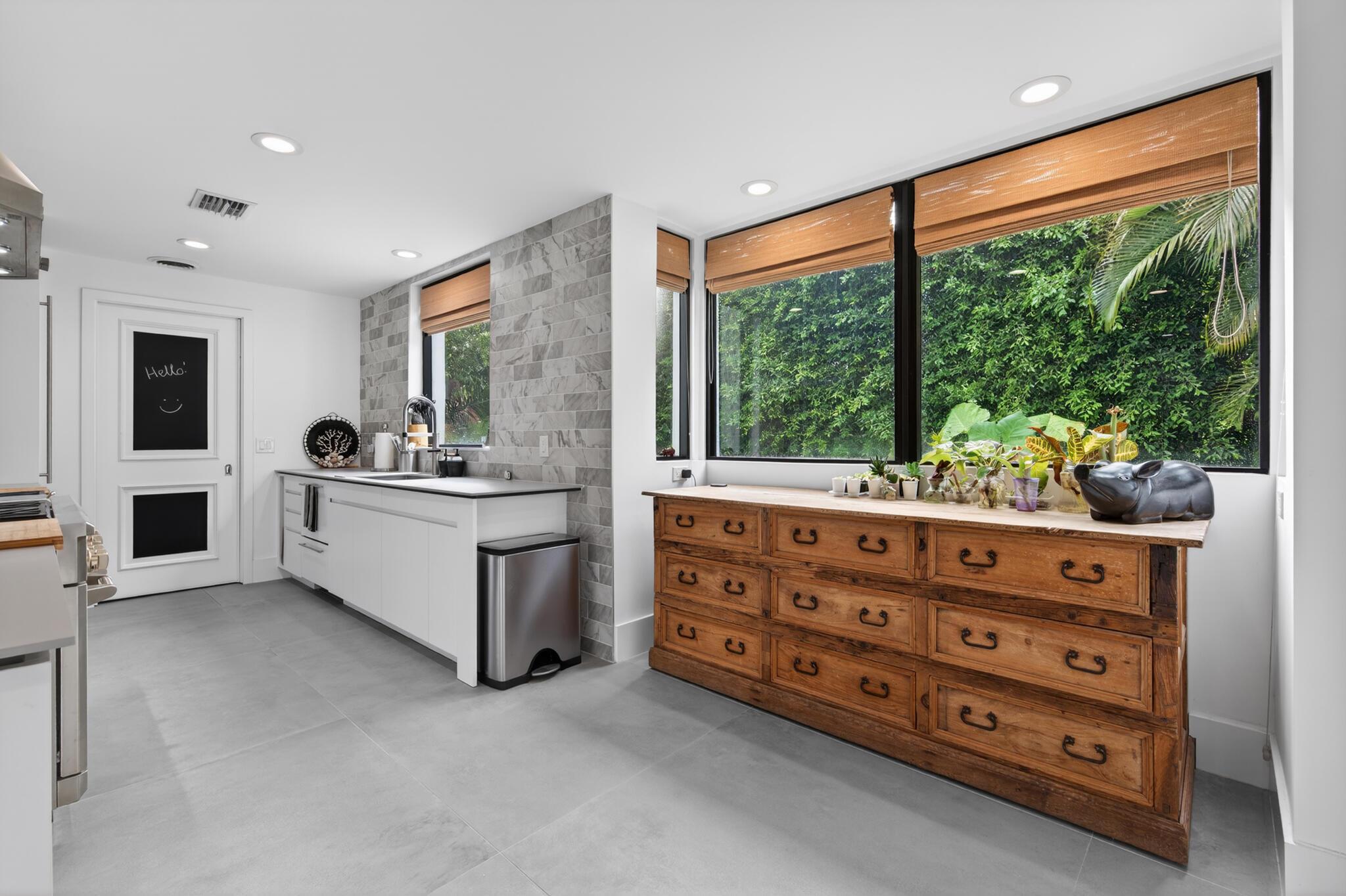 ADAMS HOUSE - Residential