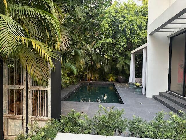 423 Chilean Avenue 423