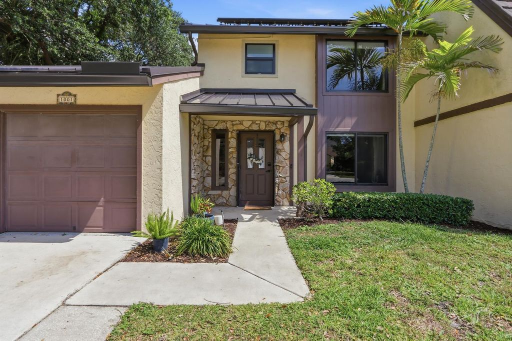 Photo of 1001 Raintree Lane, Palm Beach Gardens, FL 33410 (MLS # B26020172)
