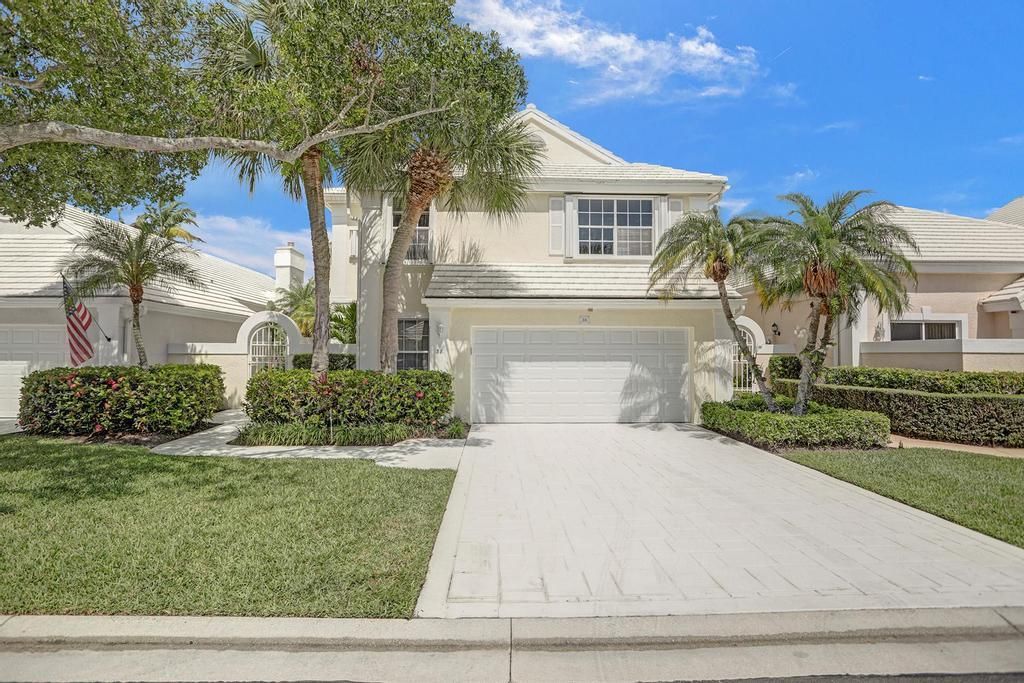 Photo of 38 Windsor Lane, Palm Beach Gardens, FL 33418 (MLS # R10889847)