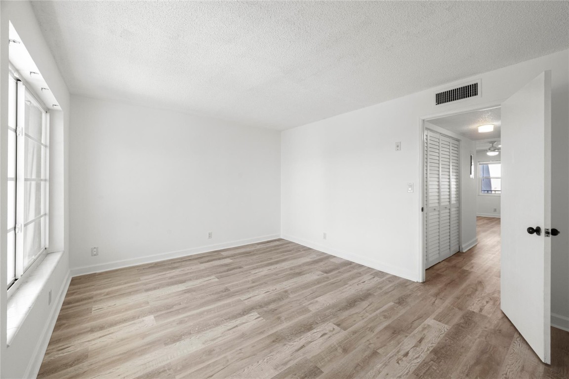 Harbor's Edge Condominium - Residential