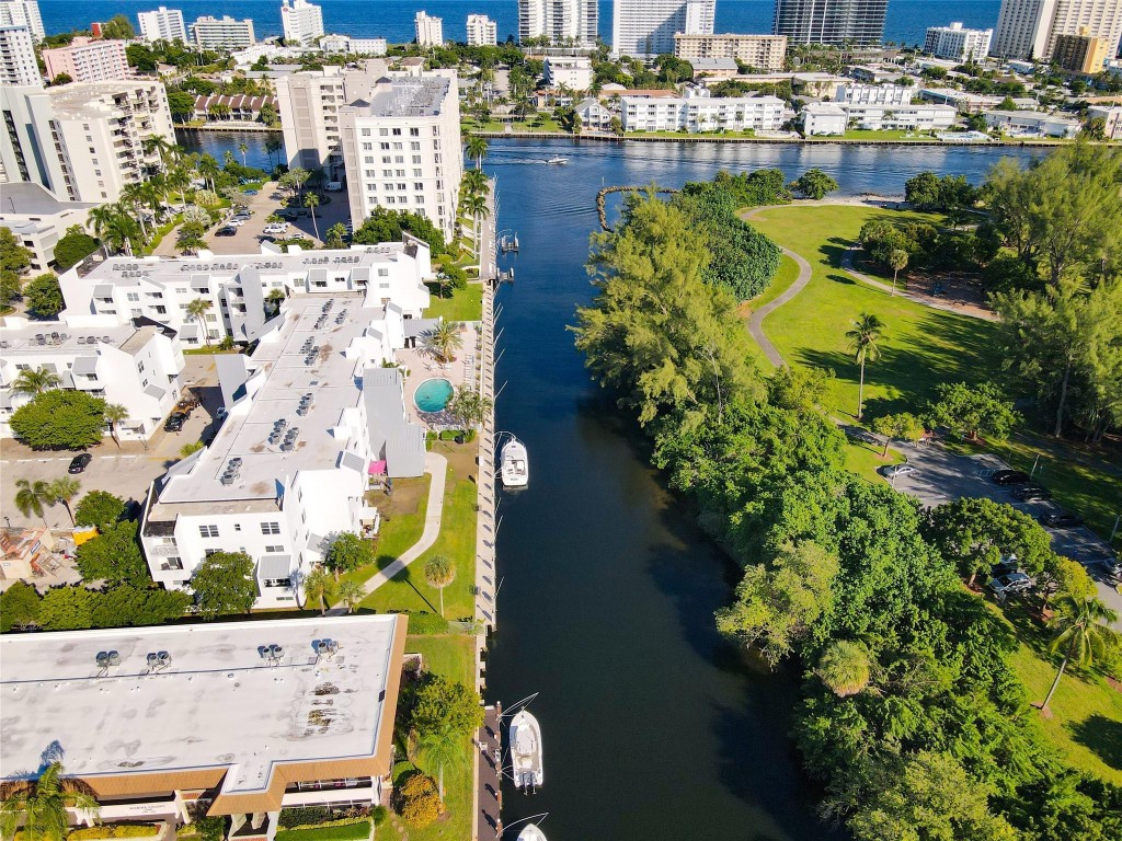 Harbor's Edge Condominium - Residential