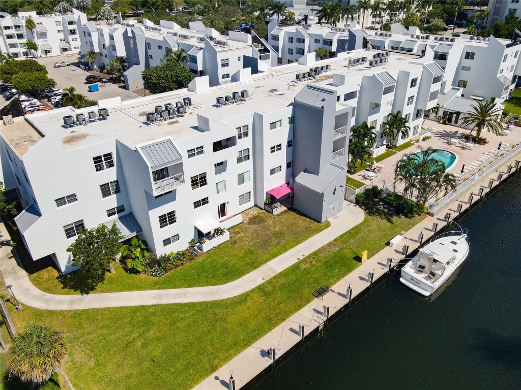 Harbor's Edge Condominium - Residential