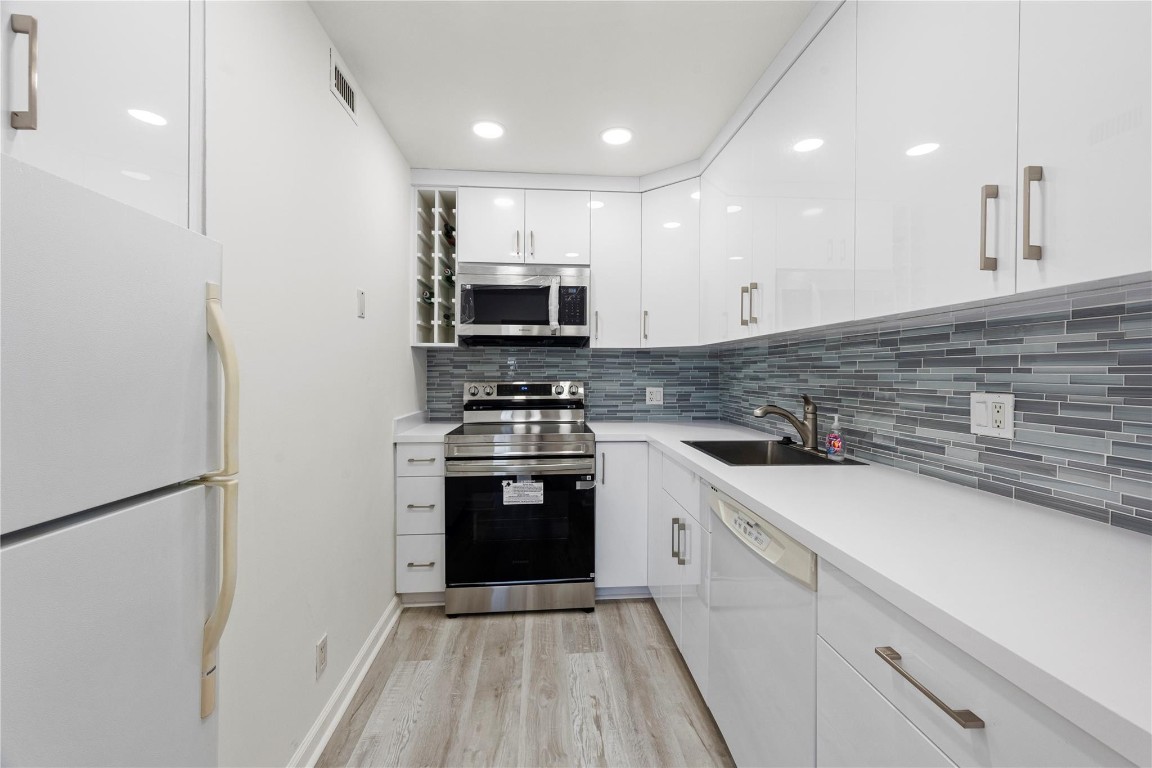 Harbor's Edge Condominium - Residential