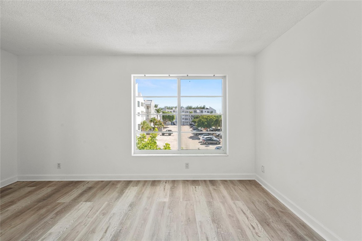 Harbor's Edge Condominium - Residential