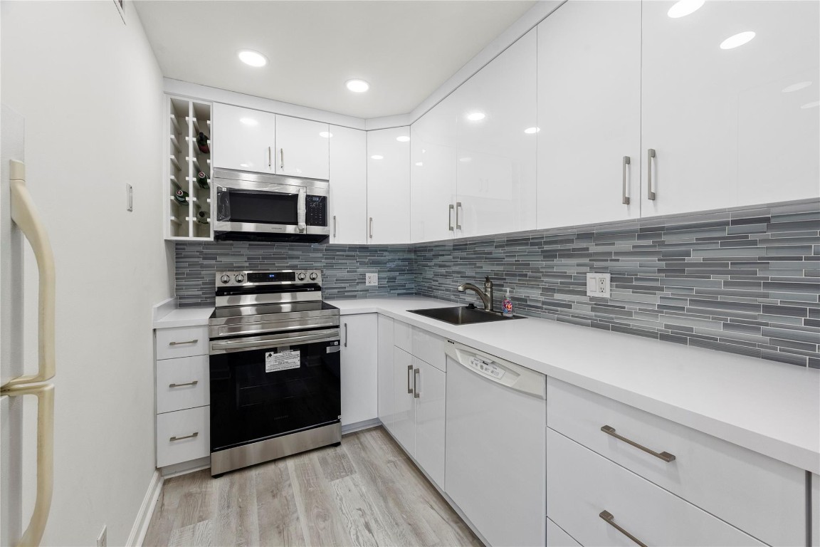 Harbor's Edge Condominium - Residential