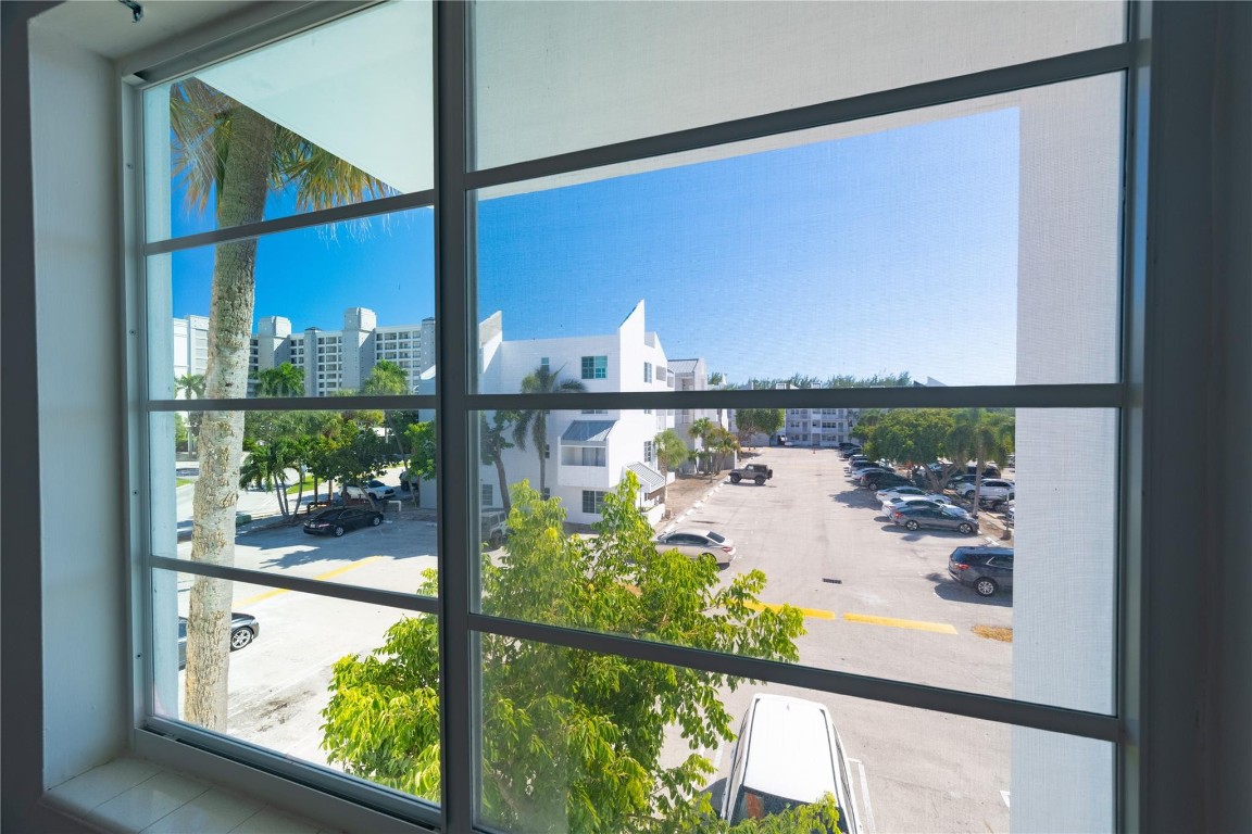 Harbor's Edge Condominium - Residential