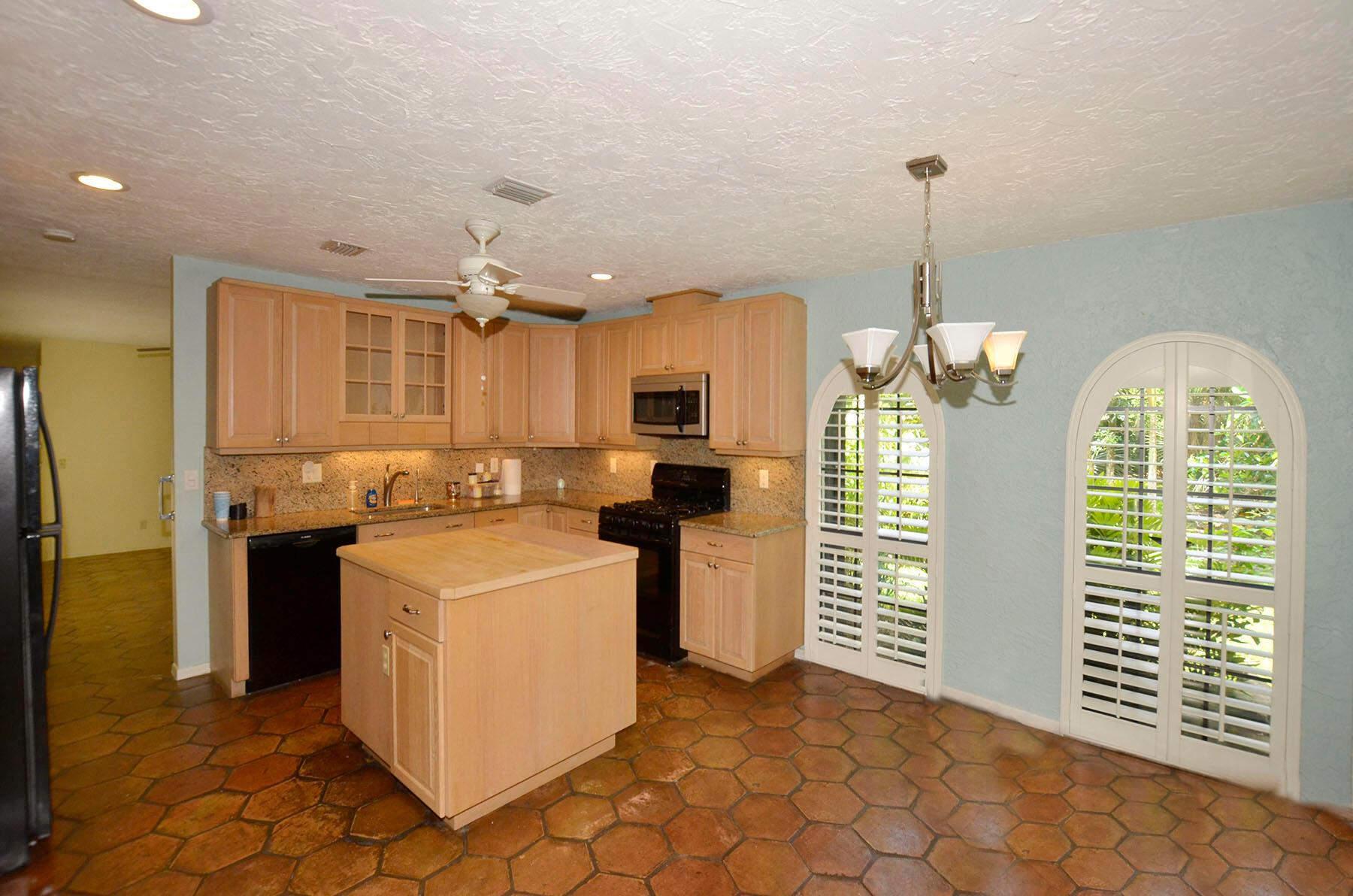 PINEWOOD LANE - Residential