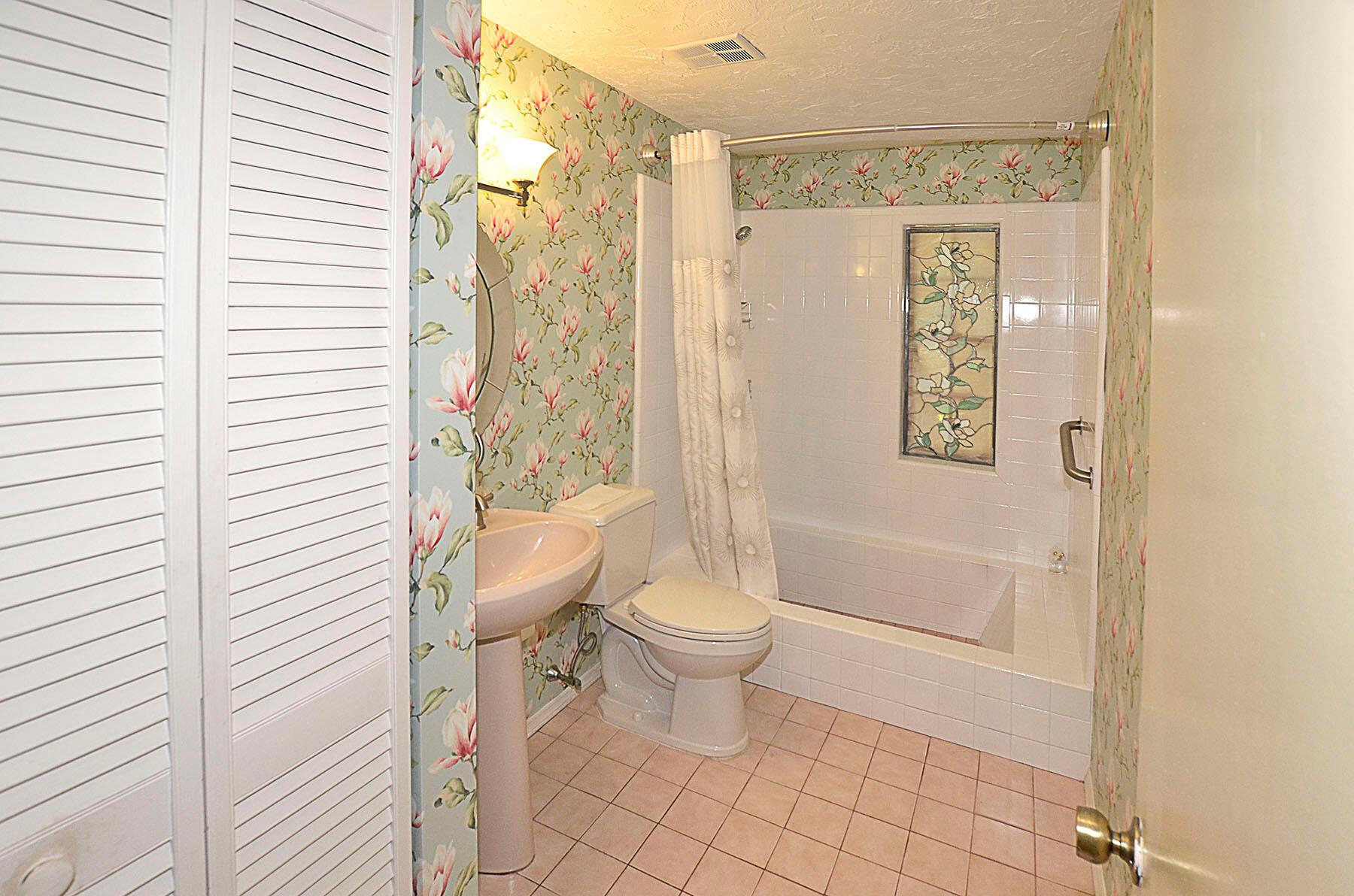 PINEWOOD LANE - Residential