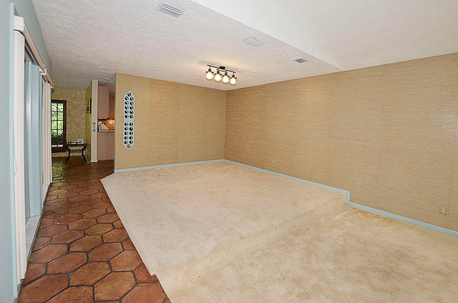 PINEWOOD LANE - Residential