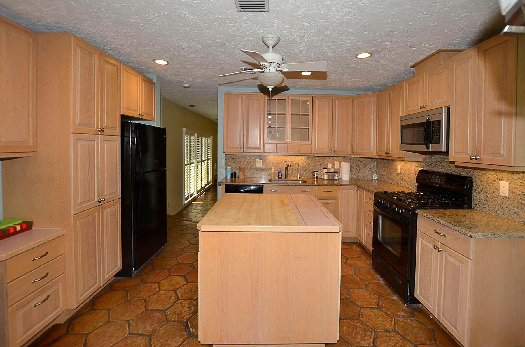 PINEWOOD LANE - Residential