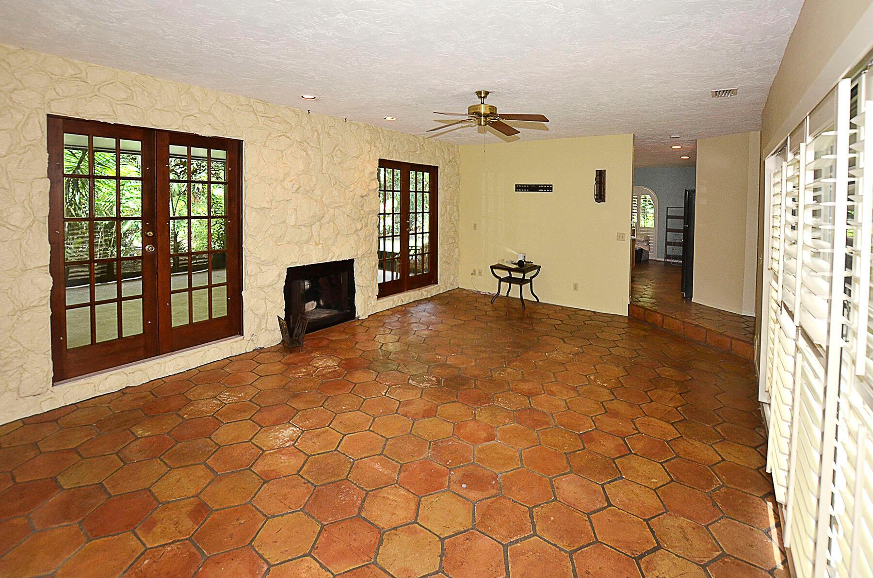 PINEWOOD LANE - Residential