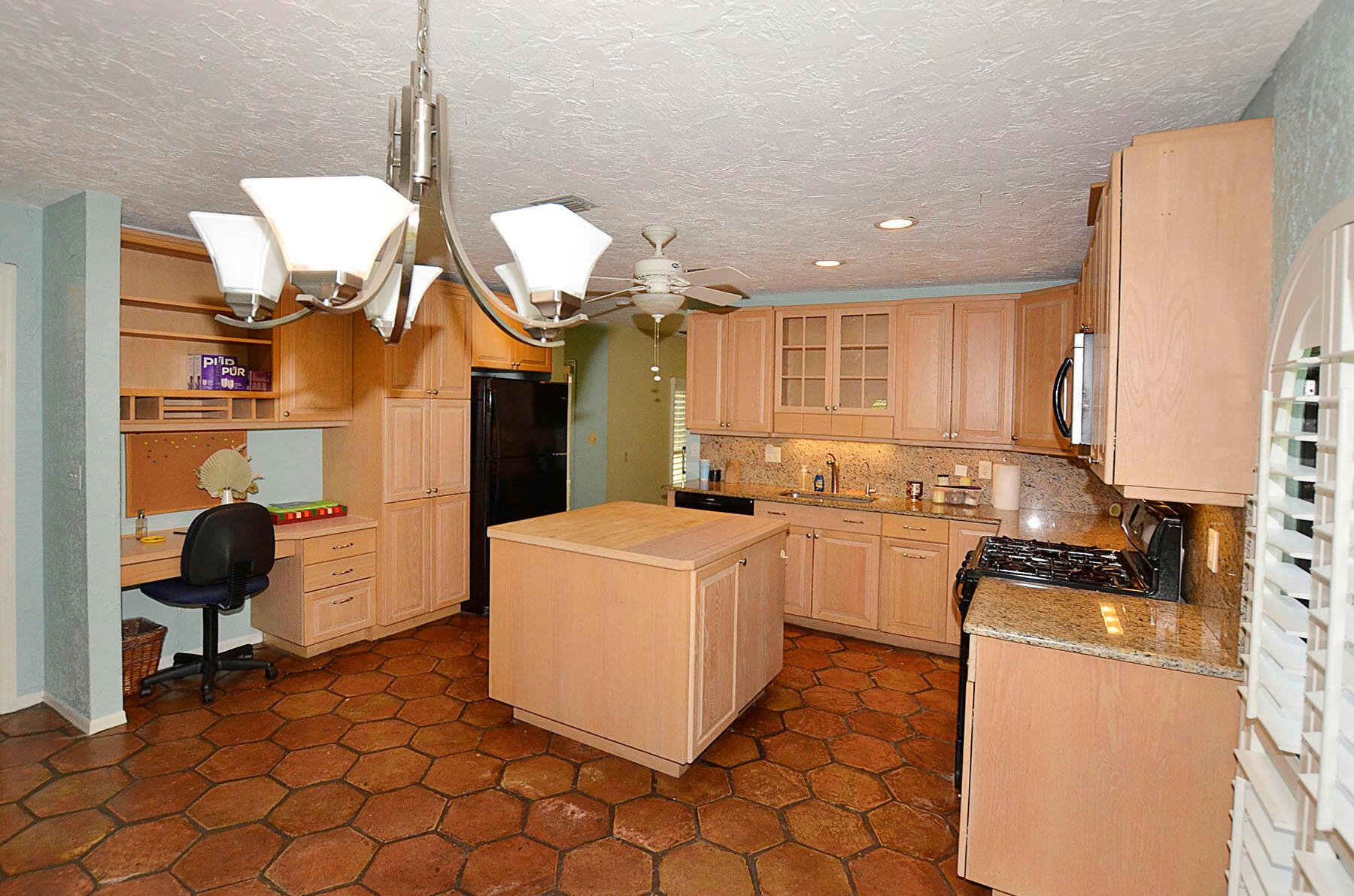 PINEWOOD LANE - Residential