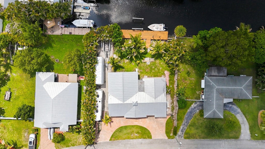 Photo of 26 SW Cabana Point Circle, Stuart, FL 34994 (MLS # B26069074)