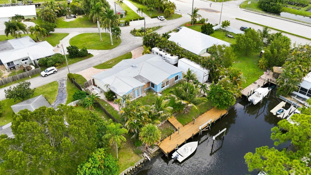 Photo of 26 SW Cabana Point Circle, Stuart, FL 34994 (MLS # B26069074)