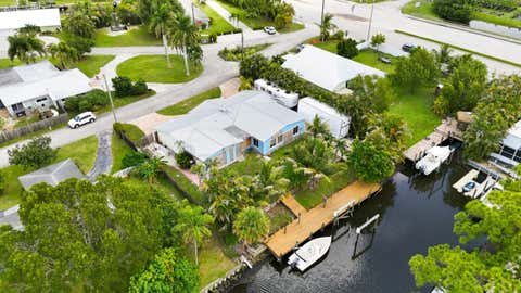 Photo of 26 SW Cabana Point Circle, Stuart, FL 34994 (MLS # B26069074)