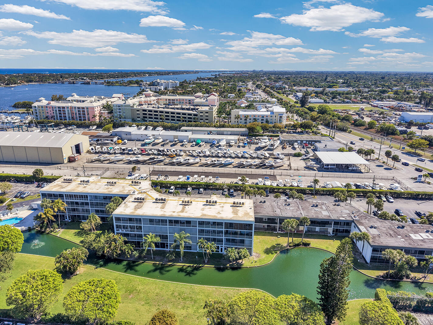 WATERWAY CLUB - Residential