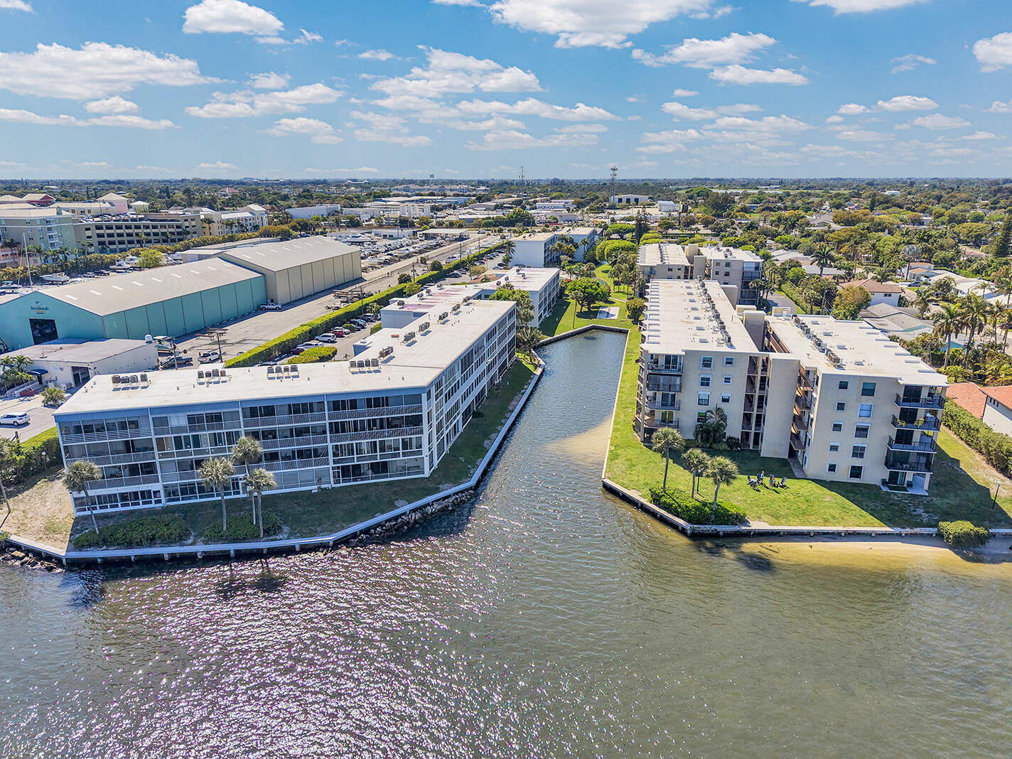 WATERWAY CLUB - Residential