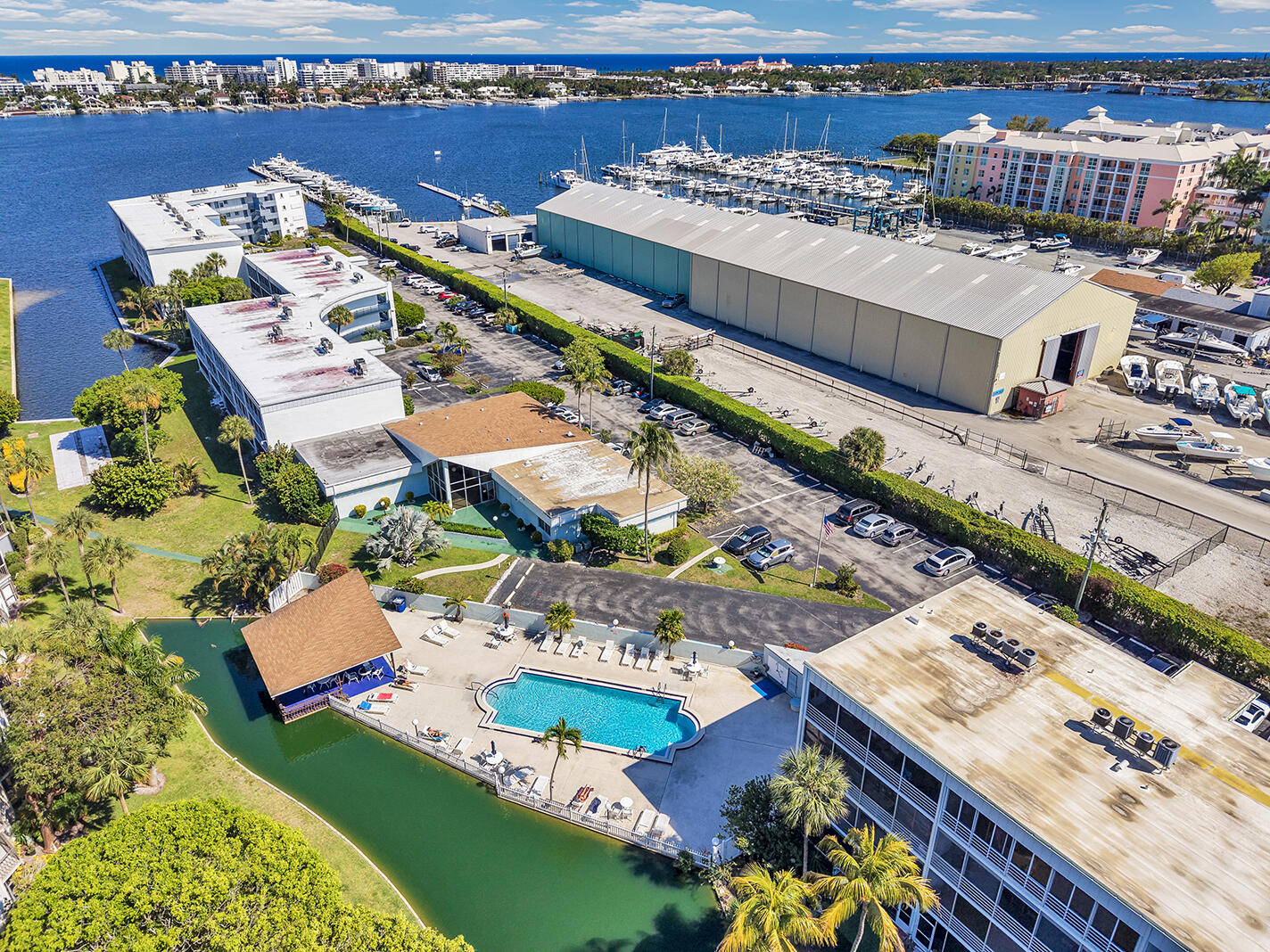 WATERWAY CLUB - Residential