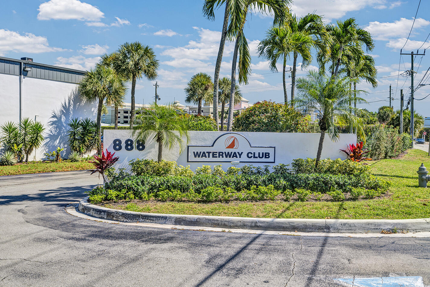 WATERWAY CLUB - Residential