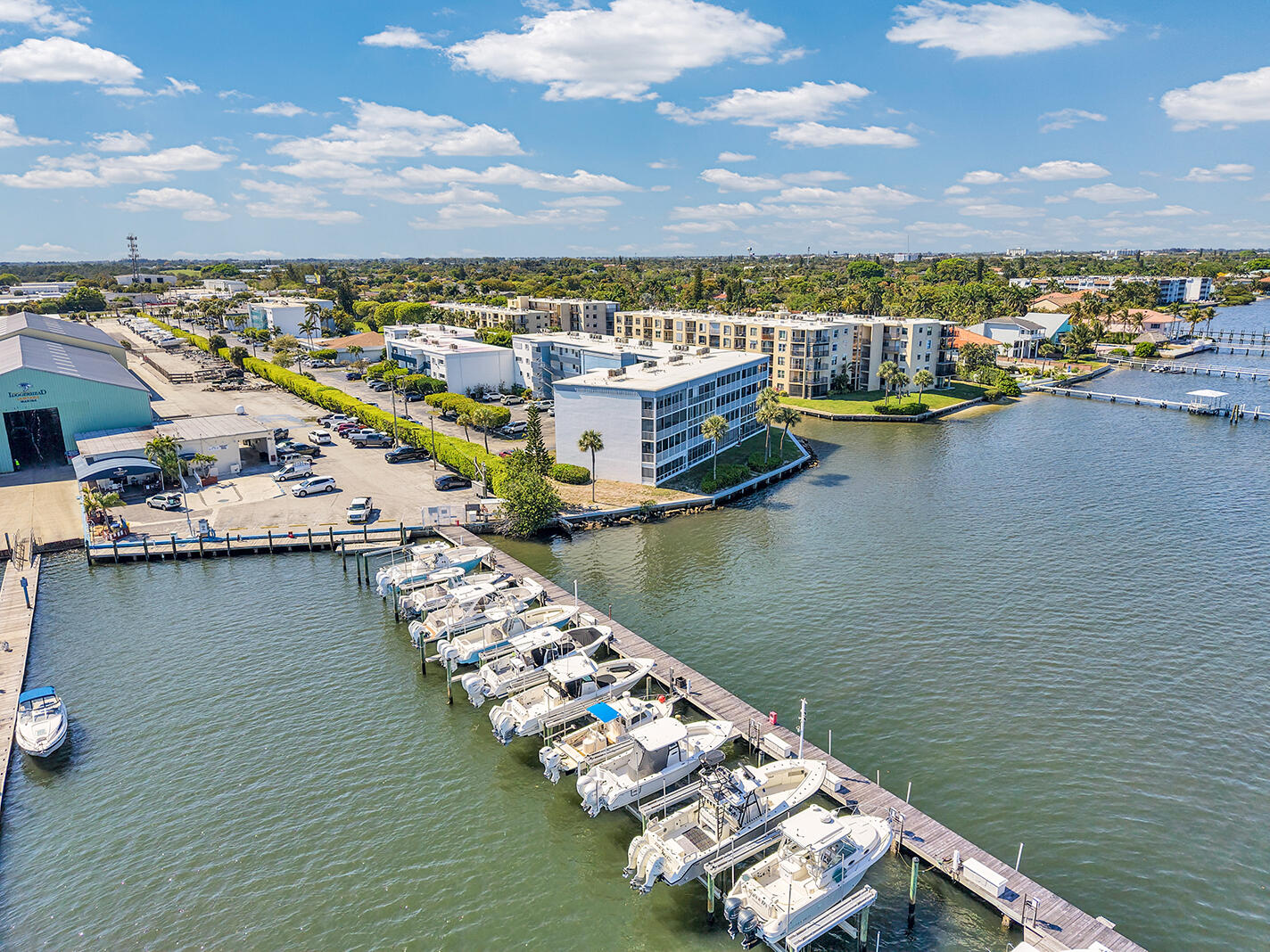 WATERWAY CLUB - Residential