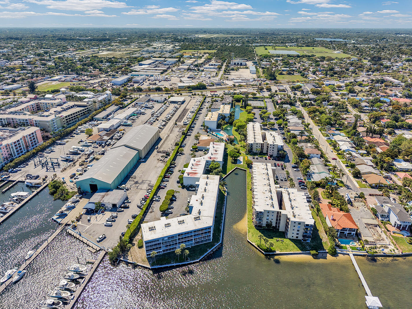 WATERWAY CLUB - Residential