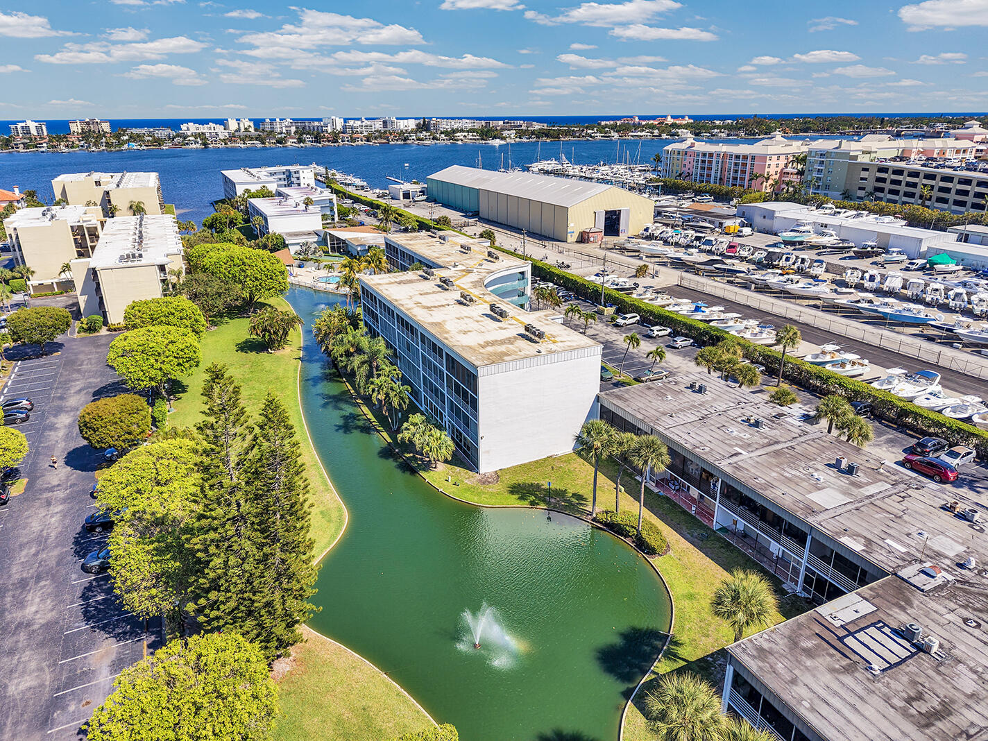 WATERWAY CLUB - Residential