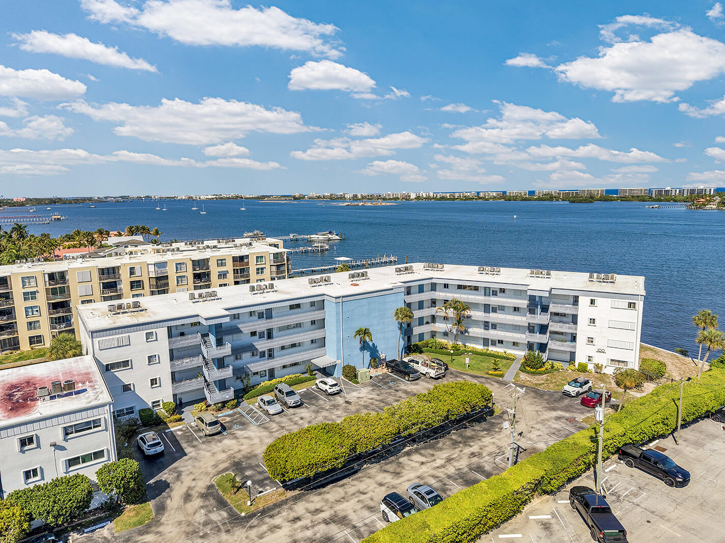 WATERWAY CLUB - Residential