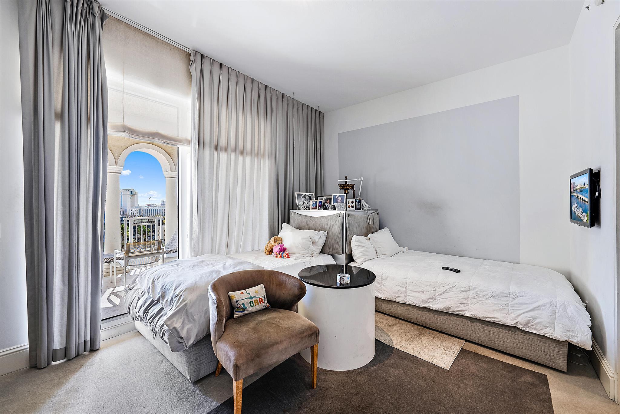 ONE WATERMARK PLACE OF TH - Residential