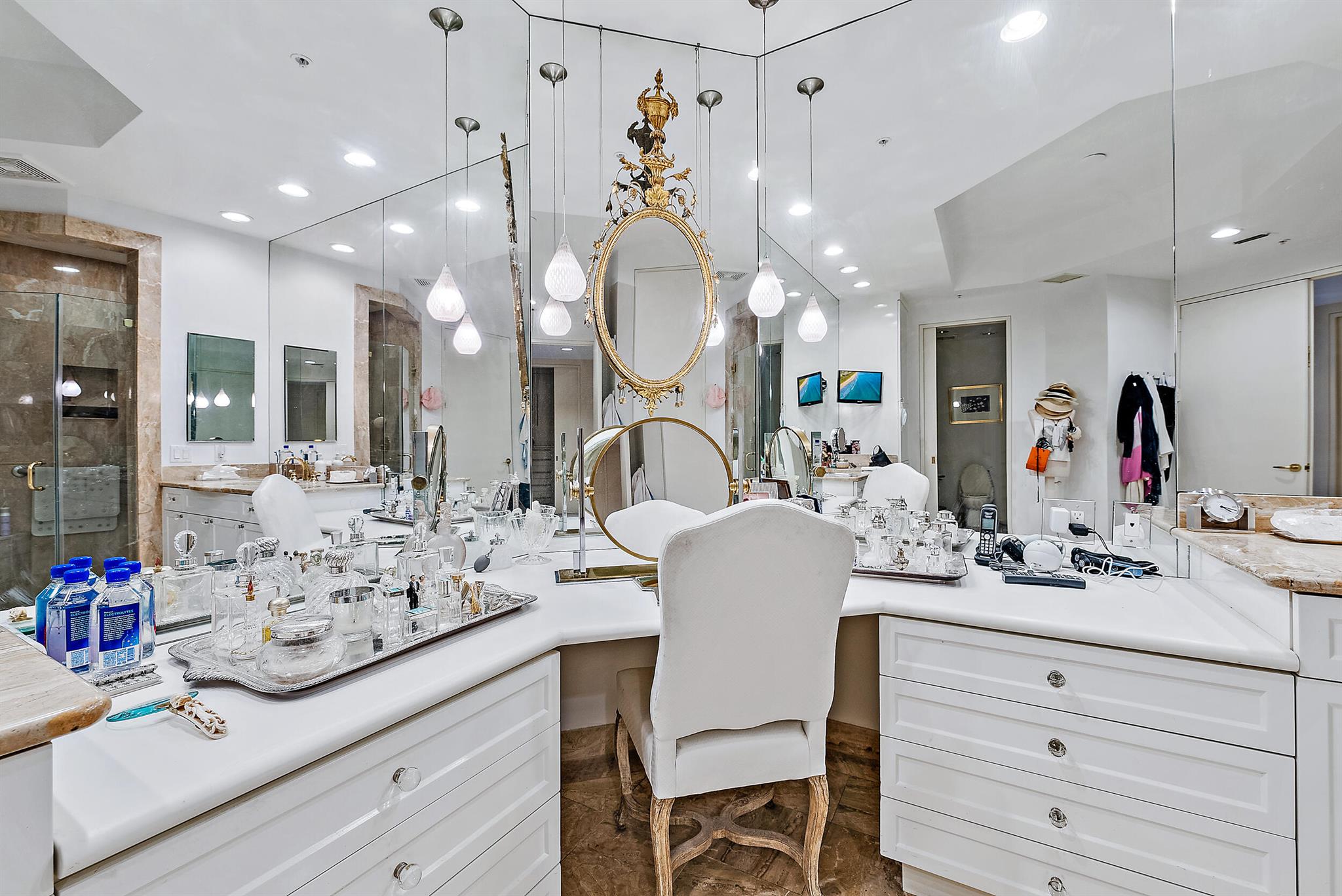 ONE WATERMARK PLACE OF TH - Residential