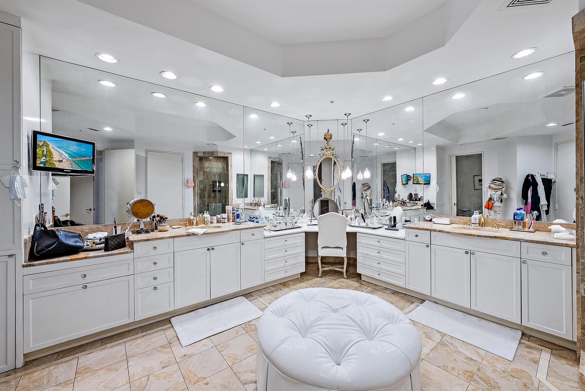 ONE WATERMARK PLACE OF TH - Residential