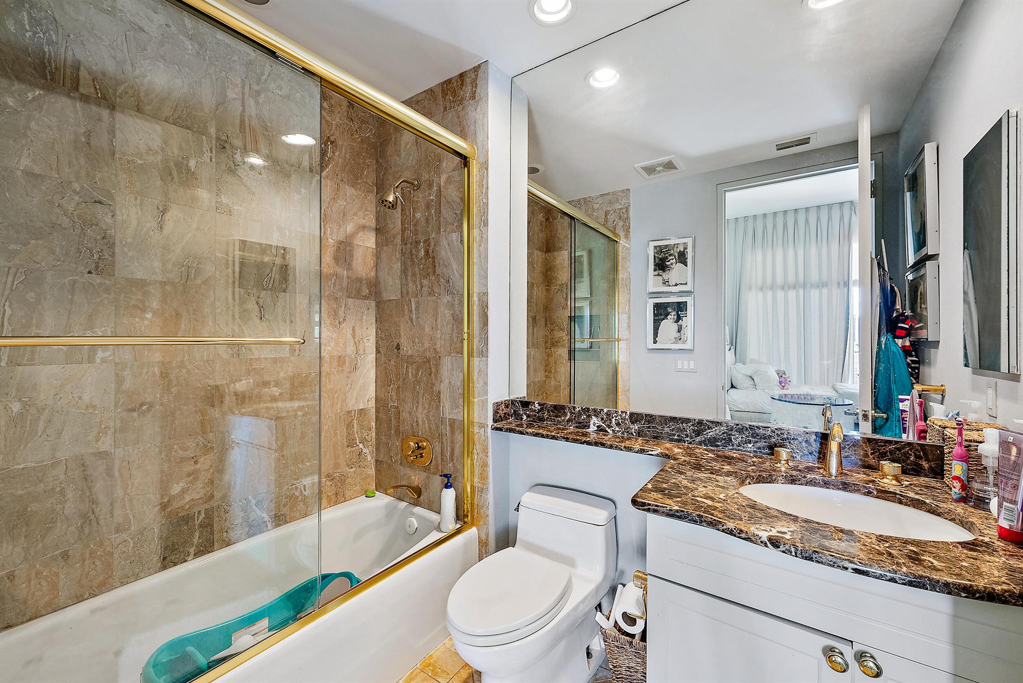 ONE WATERMARK PLACE OF TH - Residential