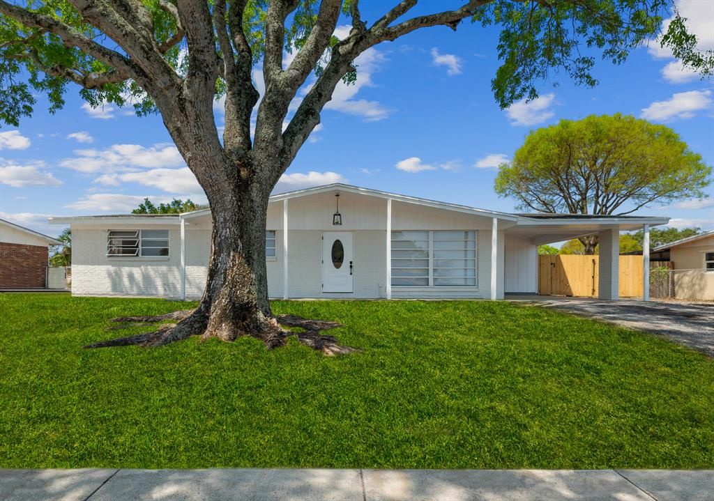 Photo of 3574 Dunes Road, Palm Beach Gardens, FL 33410 (MLS # R10888432)